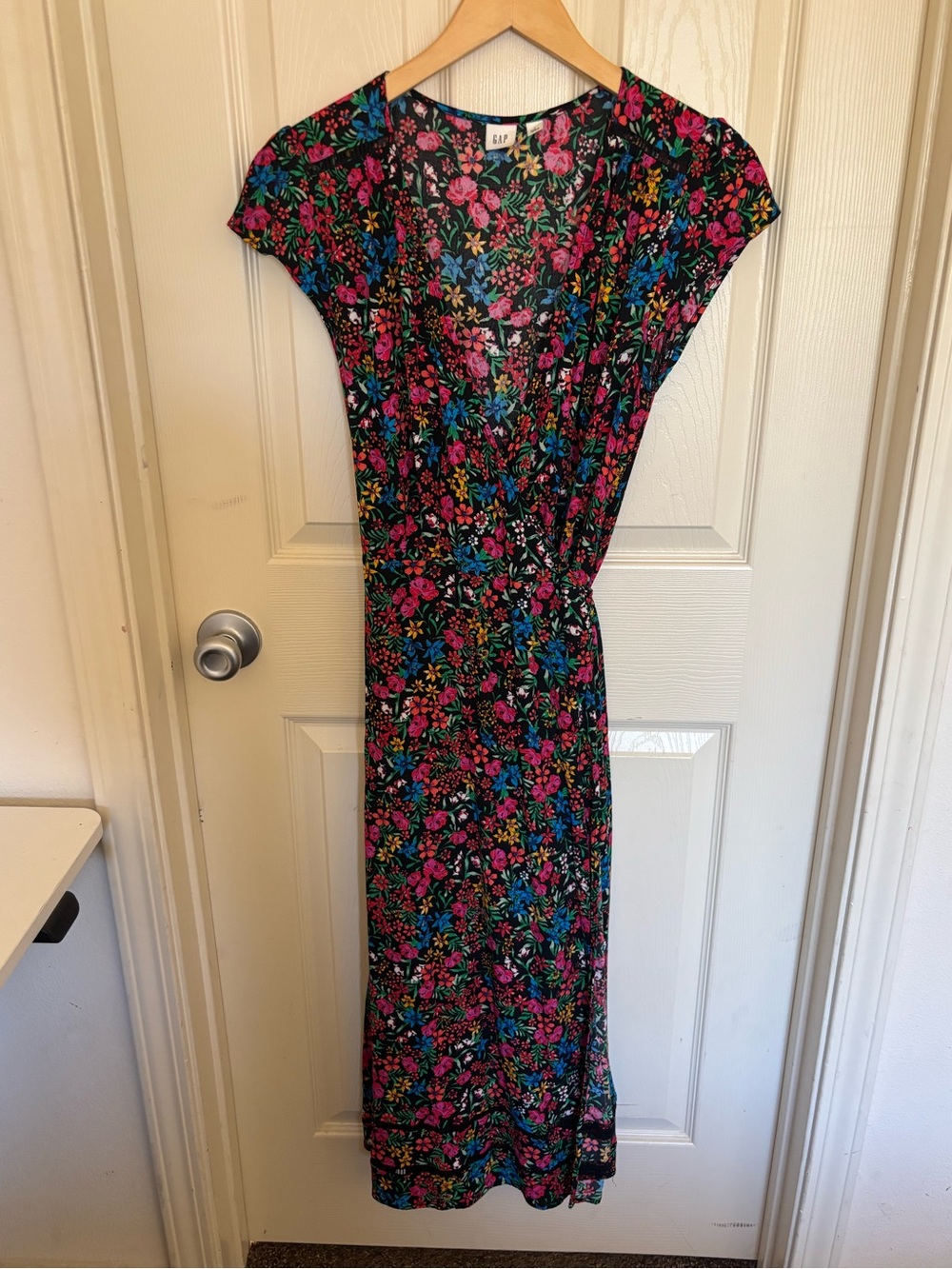 GAP Floral Midi Dress Size S Black Multicolor Garden Print Spring Summer Outfit - Picture 2 of 8